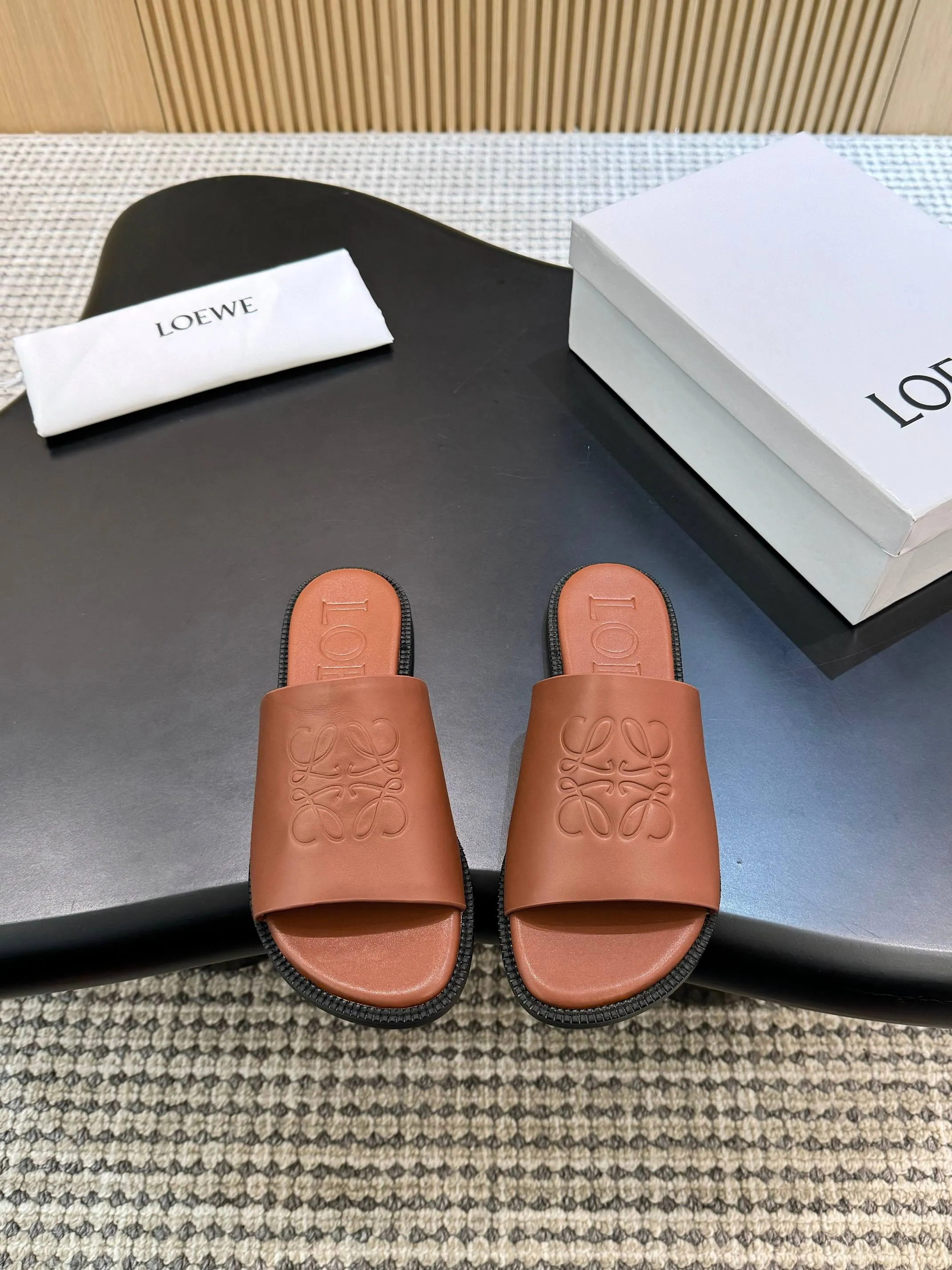 👟👟Ex-factory price 340👟👟 Genuine leather sole +40 LOEWE 25th spring and summer new style, same style for men and women, six colors to choose from. Code number:35-45